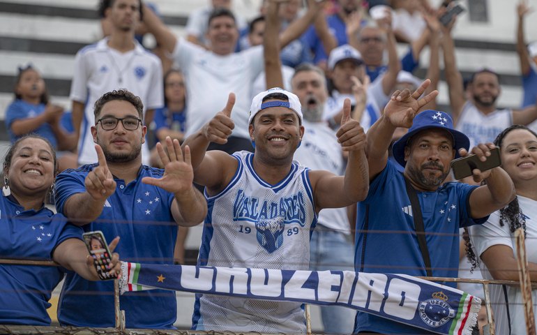 Cruzeiro vence Democrata, se reabilita e mantém a liderança do Grupo A do Mineiro