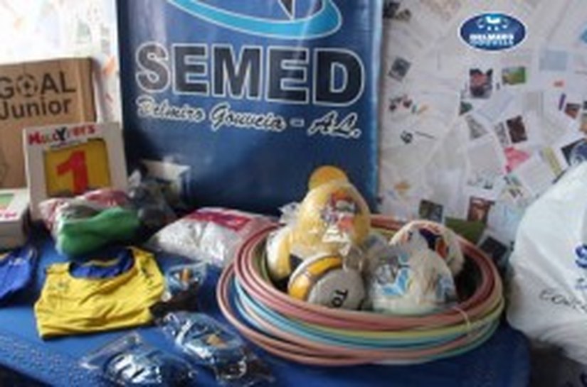 SEMED de Delmiro Gouveia realiza a entrega de kits esportivo