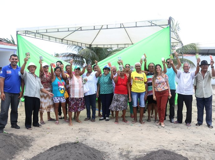 Idosos de campo Alegre participam de café da manhã e plantio da horta