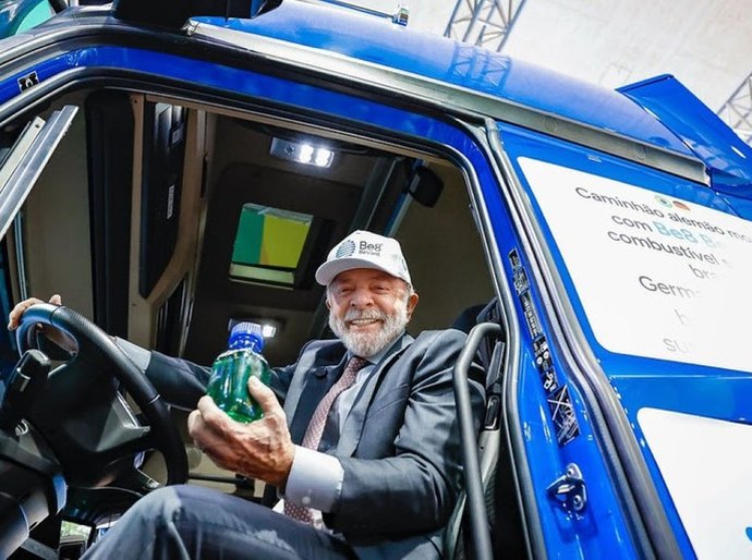 “O Brasil cansou de ser tratado como invisível”, diz Lula ao apresentar país como potência da transição energética na maior feira industrial do mundo