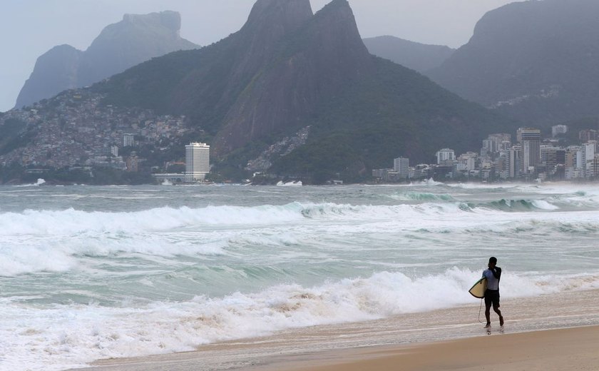 Marinha emite aviso de ressaca e alerta de ventos fortes no Rio