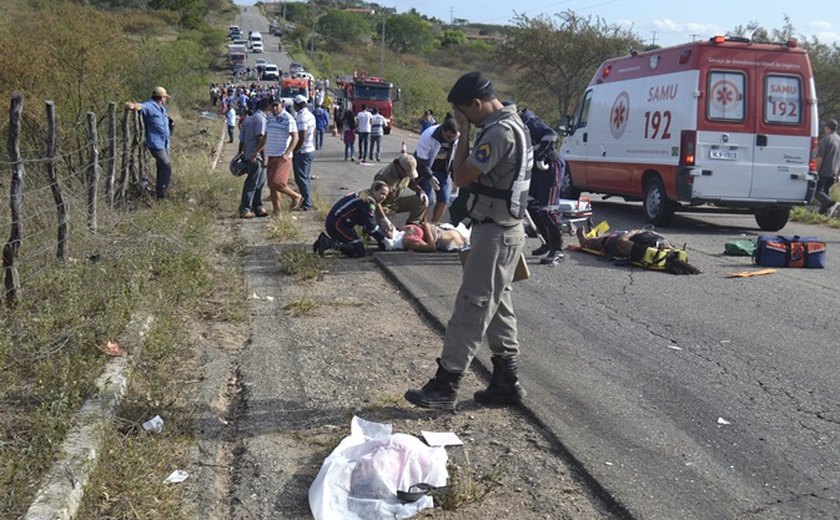 Sertão: Acidente deixa treze feridos e uma criança morta na AL 130
