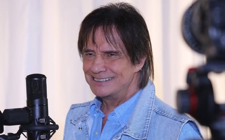 Roberto Carlos sofre acidente em gravação do especial de fim de ano