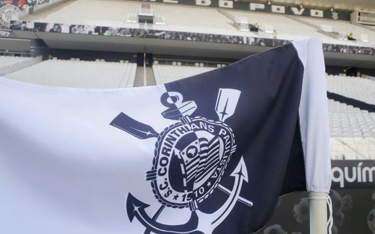 Corinthians paga Flamengo à vista e fecha compra de Hugo Souza com ajuda da Esportes da Sorte