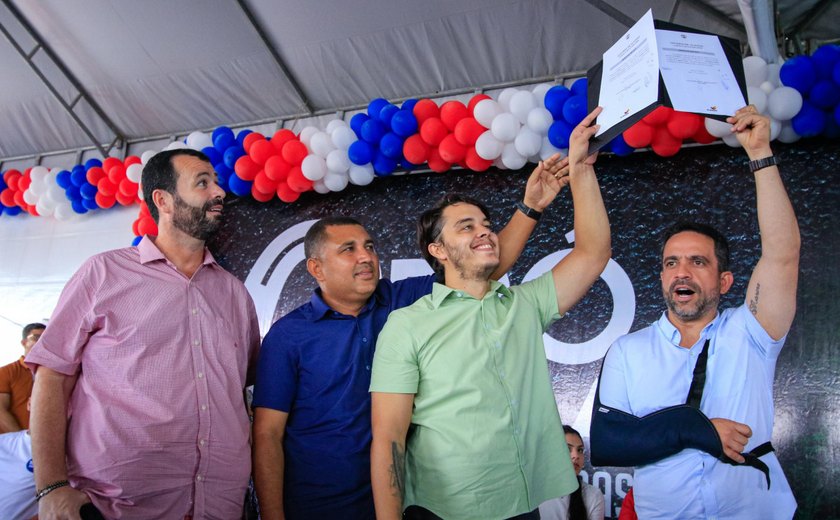 No Benedito Bentes, Paulo Dantas assina ordens de serviço para obras na área da Segurança Pública