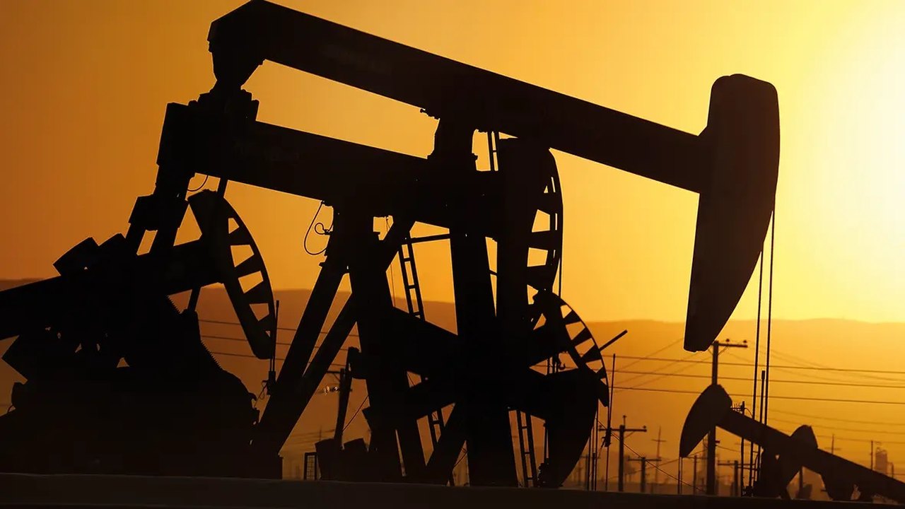 Estoques de petróleo nos EUA recuam 5,054 milhões de barris, mostra DoE
