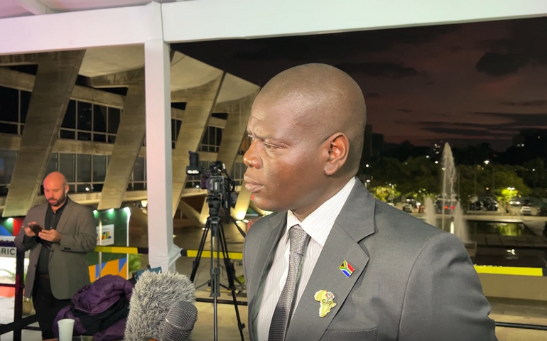 Chanceler da África do Sul nega genocídio 'branco' no país em resposta a Trump durante cúpula do BRICS