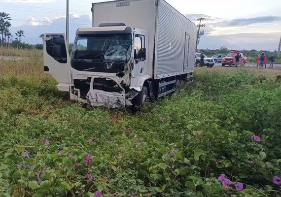 Colisão entre ambulância e caminhão no Ceará resulta em 4 mortes