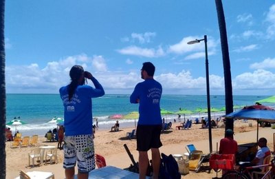 Praia da Jatiúca permanece aberta para banhistas, garante IMA