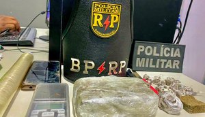 Jovem suspeita de vender drogas é presa em Aracaju / Foto: Foto: Polícia Militar/SE