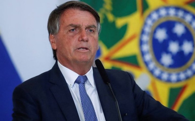 Bolsonaro suspende dinheiro do orçamento secreto após Lula fechar apoio a Lira