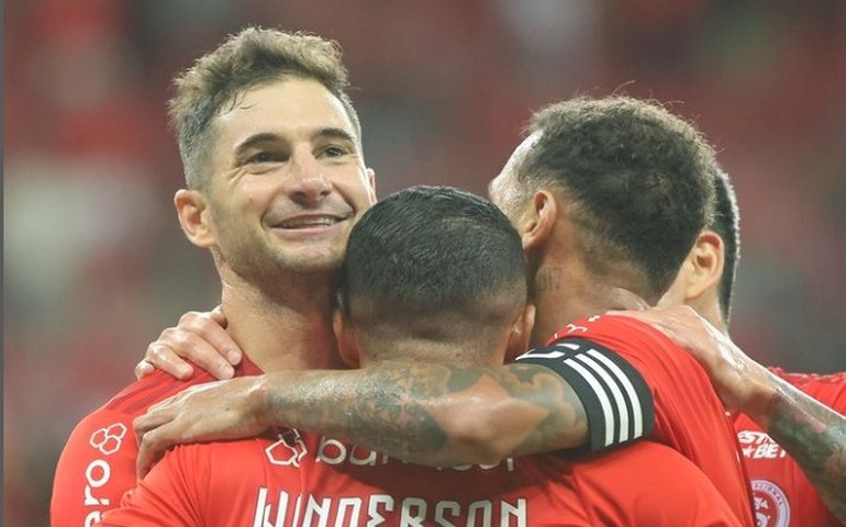 Internacional joga bem, vence Brasil e antecipa vaga nas quartas do Campeonato Gaúcho