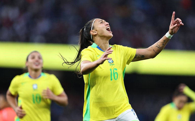 Com uma a menos, seleção feminina vence amistoso contra Inglaterra