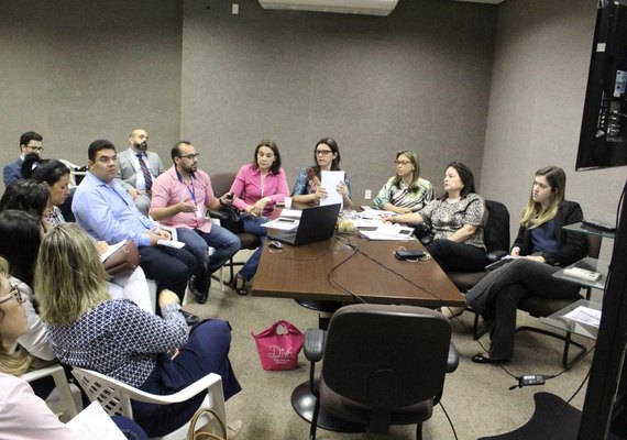 Cosems discute com bancada feminina da ALE ações voltadas ao combate ao câncer em AL