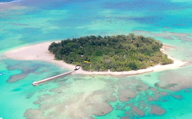 Conheça a ilha remota no Oceano Pacífico onde Julian Assange viverá após libertação e saiba o porquê ativista escolheu o local