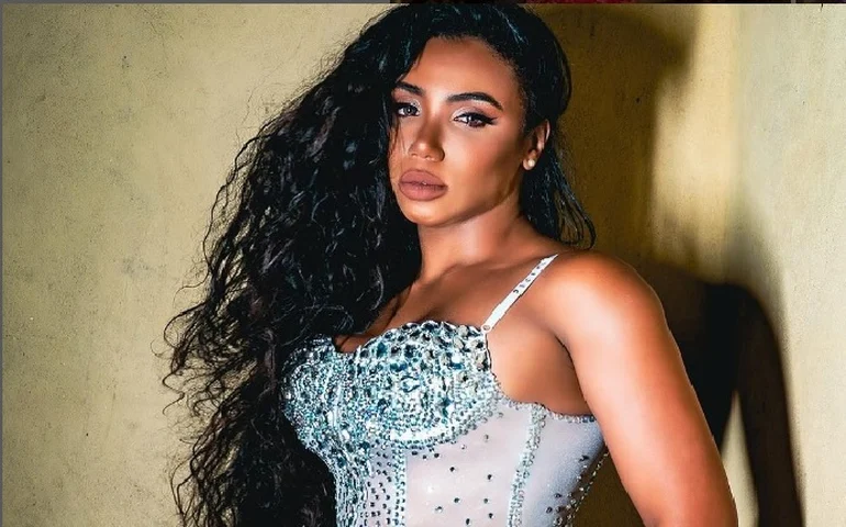 Rainha de bateria da Mangueira, Evelyn Bastos termina noivado, após seis anos, e credita 'zona de conforto' pelo fim