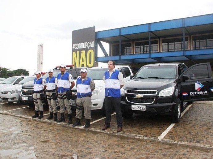 Renan Filho entrega viaturas para otimizar operações de fiscalização do Detran/AL
