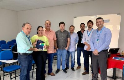 Prefeita de Santana recebe 1º produto do Caixa Políticas Públicas entregue em Alagoas