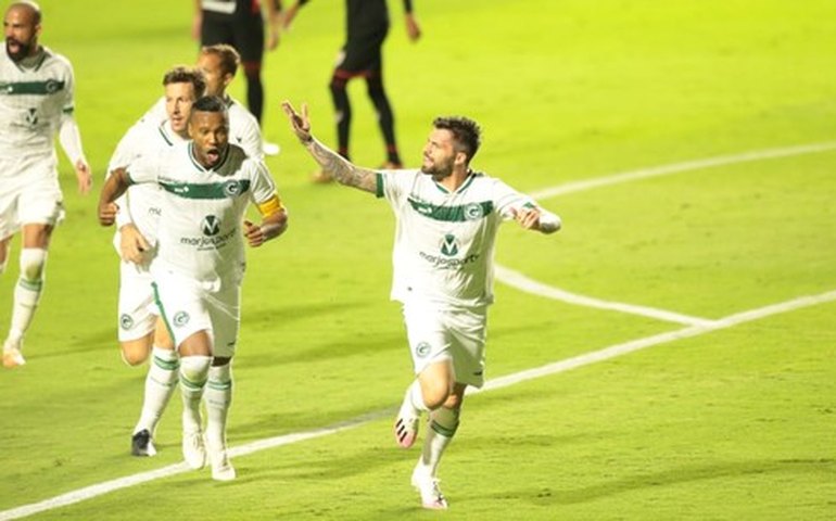Goiás bate Atlético Goianiense no clássico e desencanta no Campeonato Brasileiro