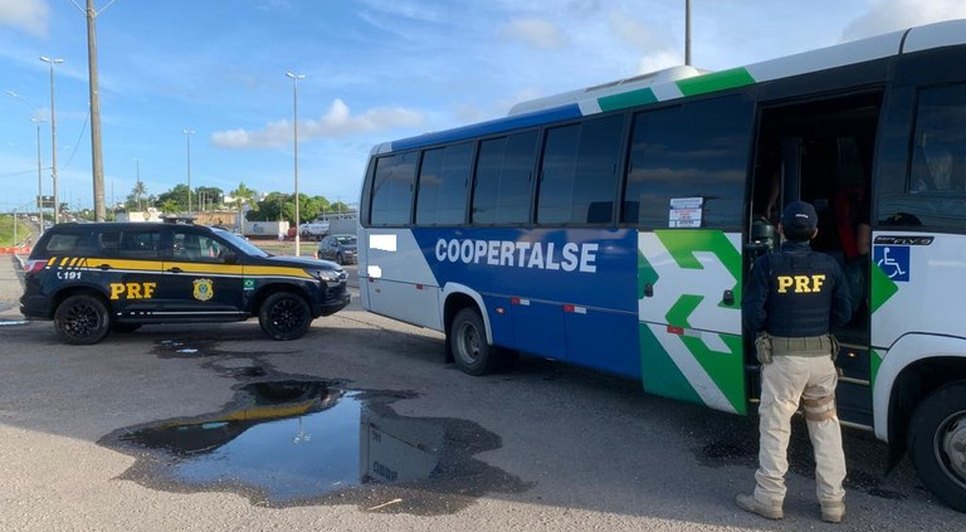 Homem que transportava drogas em microônibus é preso em Aracaju / Foto: Foto: PRF/ Divulgação