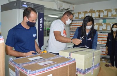Doses da Pfizer irão imunizar gestantes e puérperas a partir de 18 anos