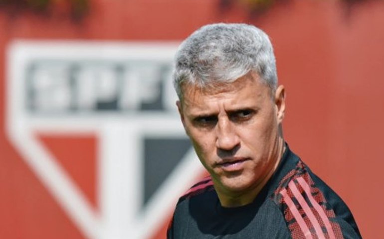 São Paulo oficializa saída do técnico Zubeldía e mira contratação de Crespo