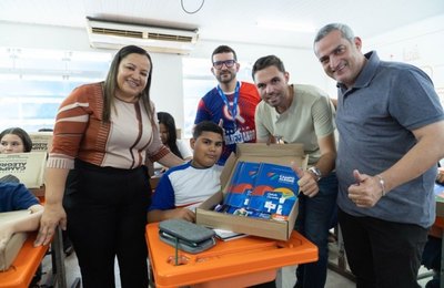 Alunos de mais quatro instituições de ensino de Campo Alegre receberam kits escolares