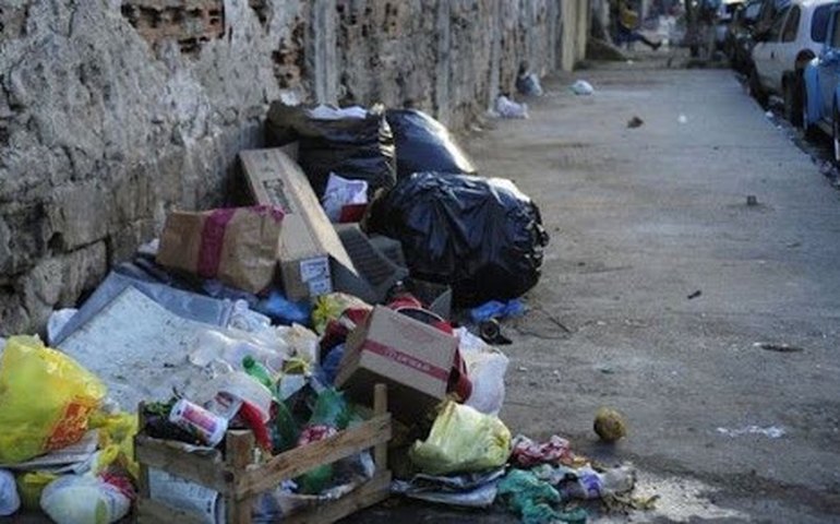 Enquanto alimento vira lixo, fome cresce em partes dos EUA