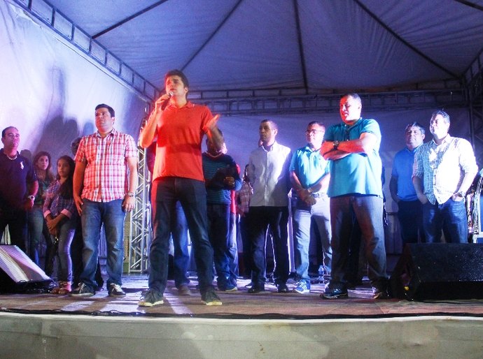 Prefeito Rui Palmeira inaugura obras na Vila Saem na noite de sábado, 25