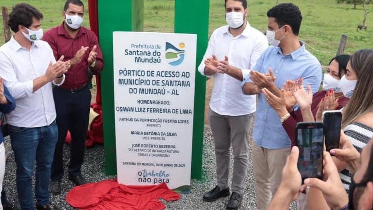 Prefeitura de Santana do Mundaú entrega pórtico de acesso, letreiro turístico e sinalização de ruas