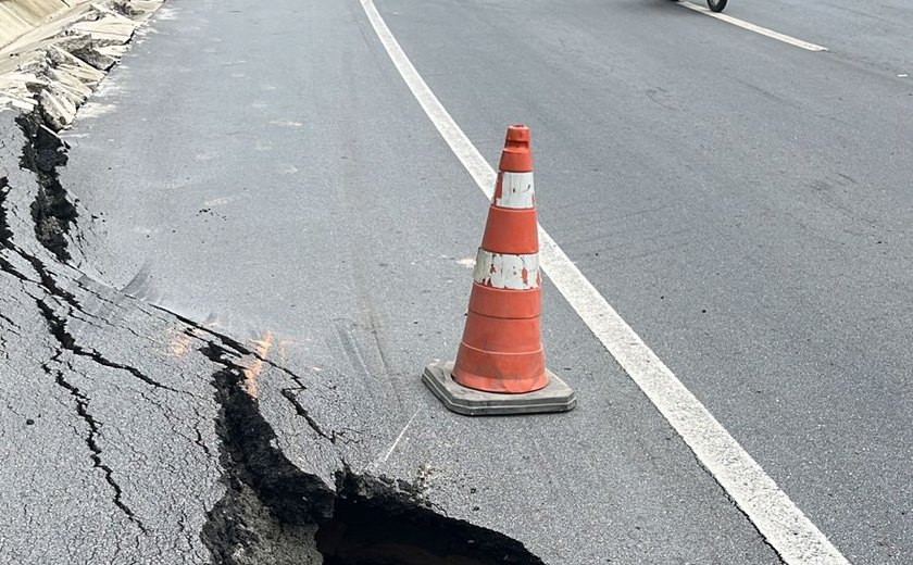 Barra de São Miguel: trecho da BR-101 é interditado após rachaduras