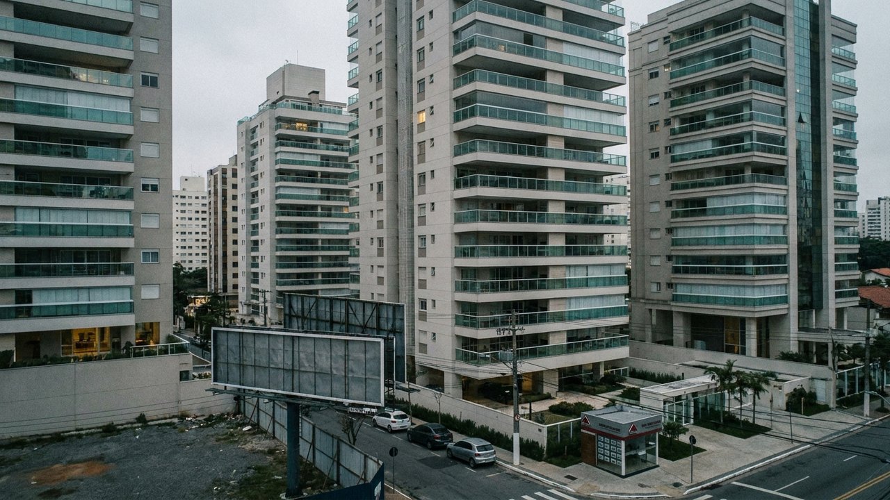 Vendas de apartamentos de luxo caem pela metade em São Paulo