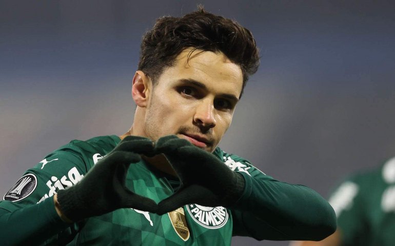 Raphael Veiga sofre lesão no tornozelo direito e causa preocupação no Palmeiras