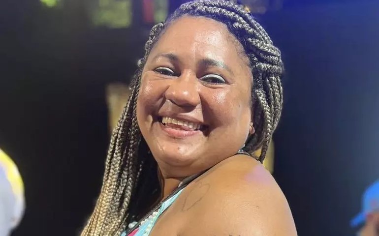 Influenciadora faz tatuagem na Farofa da Gkay, mas tatuador comete erro