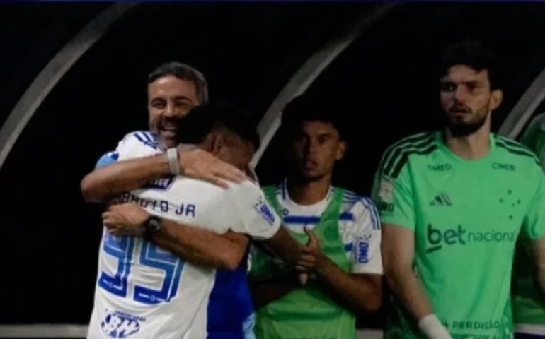 Cruzeiro fura retranca do Boca, marca no fim e se recupera no 'Grupo da Morte' da Libertadores