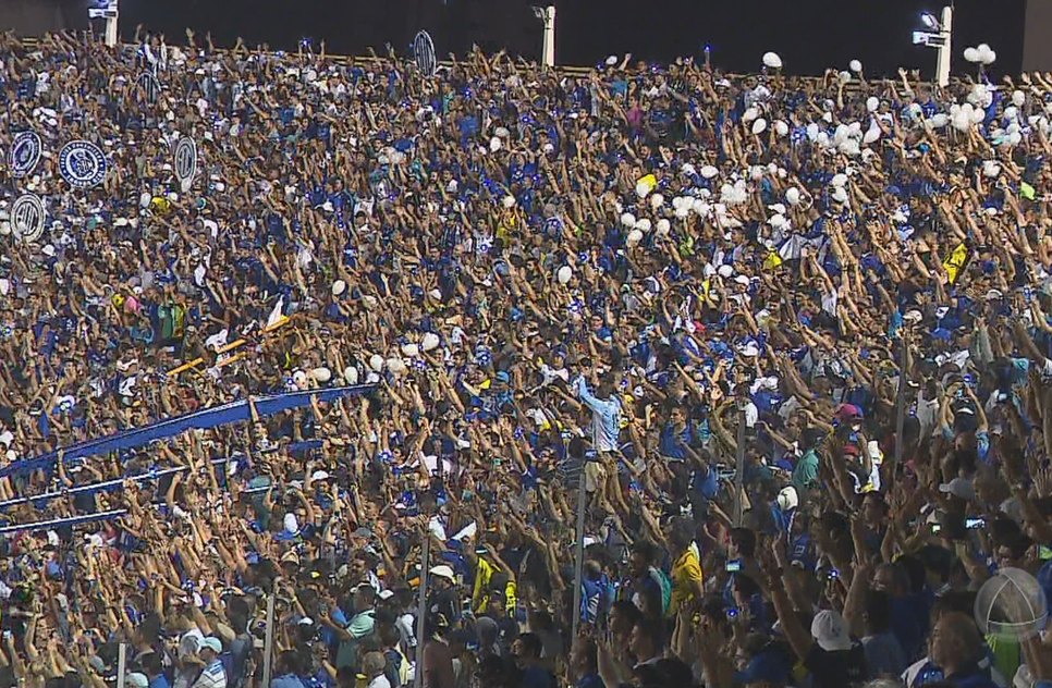Torcida comparece em peso para fortalecer o Confiança