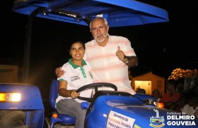 Prefeitura de Delmiro entrega trator e equipamentos para Distrito São Sebastião 