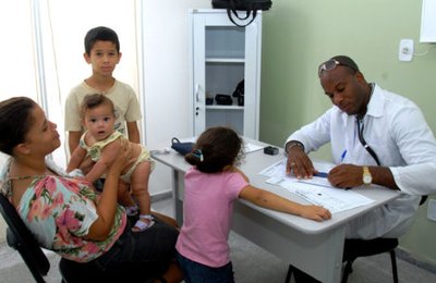 Profissionais da Educação começam a ser vacinados pela Prefeitura de Olivença 