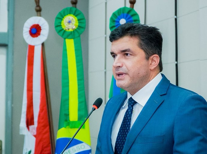 Rui Palmeira protocola projeto de lei para restabelecer isenção automática de IPTU a famílias do “Minha Casa, Minha Vida” em Maceió