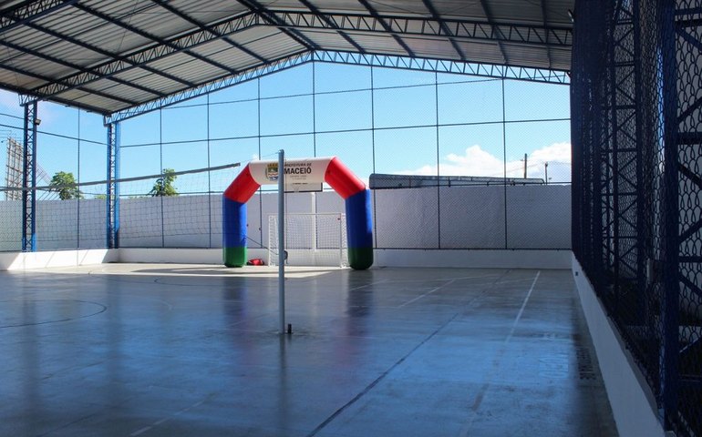 Revitalização de quadra beneficia mais uma comunidade