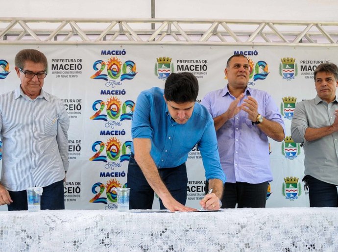 Rui assina ordem de serviço para centro poliesportivo em Maceió