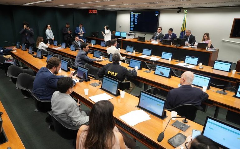 Comissão debate diagnóstico precoce e intervenções para pessoas com autismo