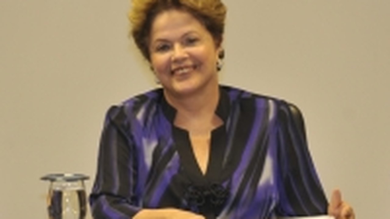 Dilma faz balanço de programas educacionais e diz que setor é passaporte para o futuro