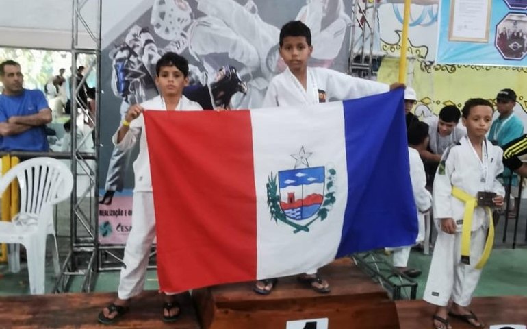 Projeto Raiadinhos conquista 10 medalhas em competição de Taekwondo em Pernambuco