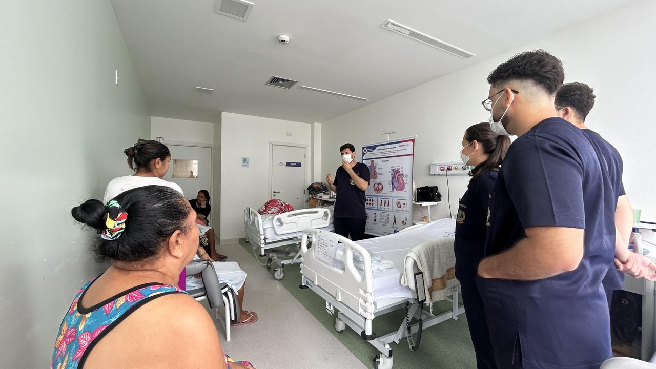 Projeto em parceria com universidade leva informação e acolhimento a pacientes do Hospital do Coração Alagoano