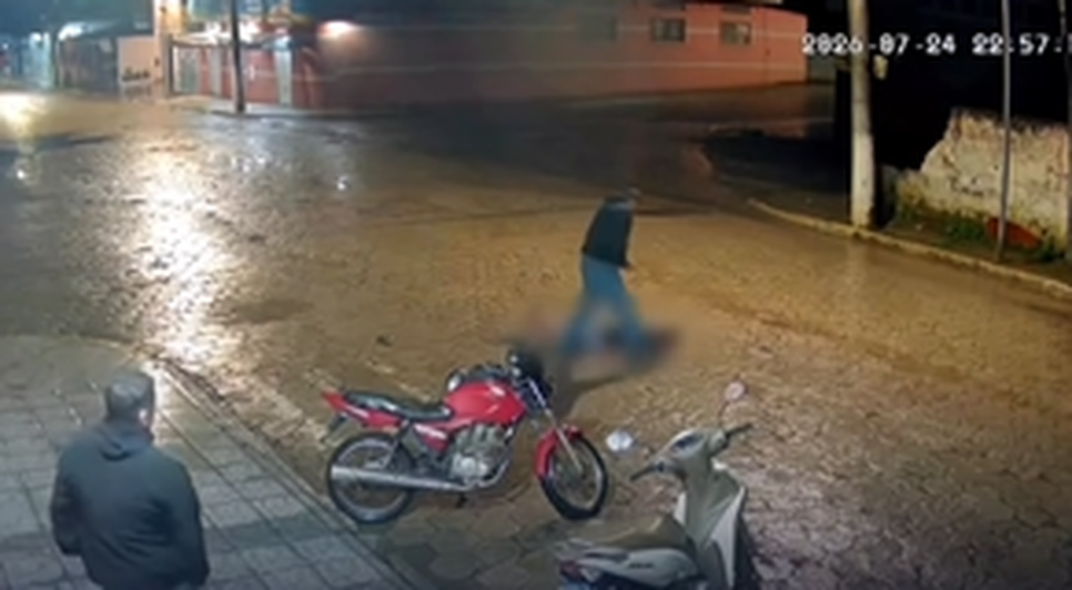 Câmeras de segurança registraram disparos e agressões / Foto: Reprodução