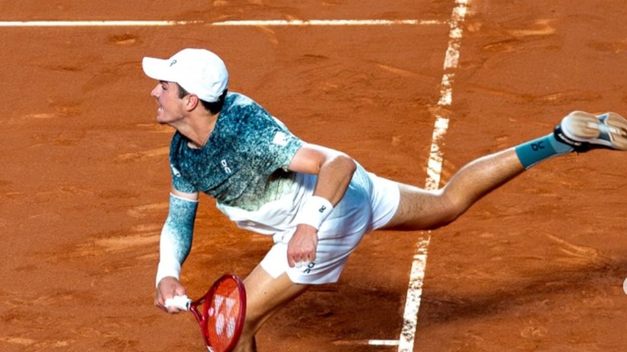 Análise: João Fonseca salva seis match points, mas esbarra na solidez de Mensik e se despede de Roland Garros