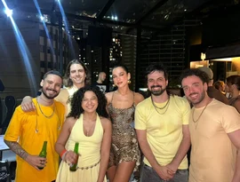 Conheça o Versão!: grupo brasileiro que fez Dua Lipa e Shawn Mendes caírem no samba em São Paulo