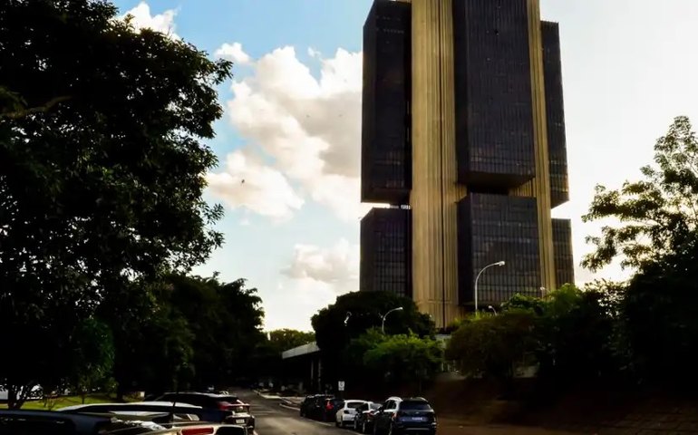 Arcabouço sólido pode levar a um processo desinflacionário mais benigno, diz BC na ata