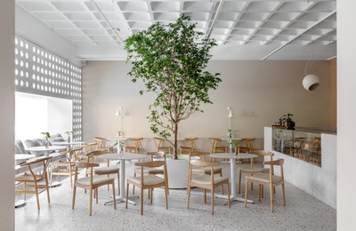 Arquitetos curitibanos desenvolvem projeto sensorial e transformam ateliê de doces em refúgio urbano de experiência